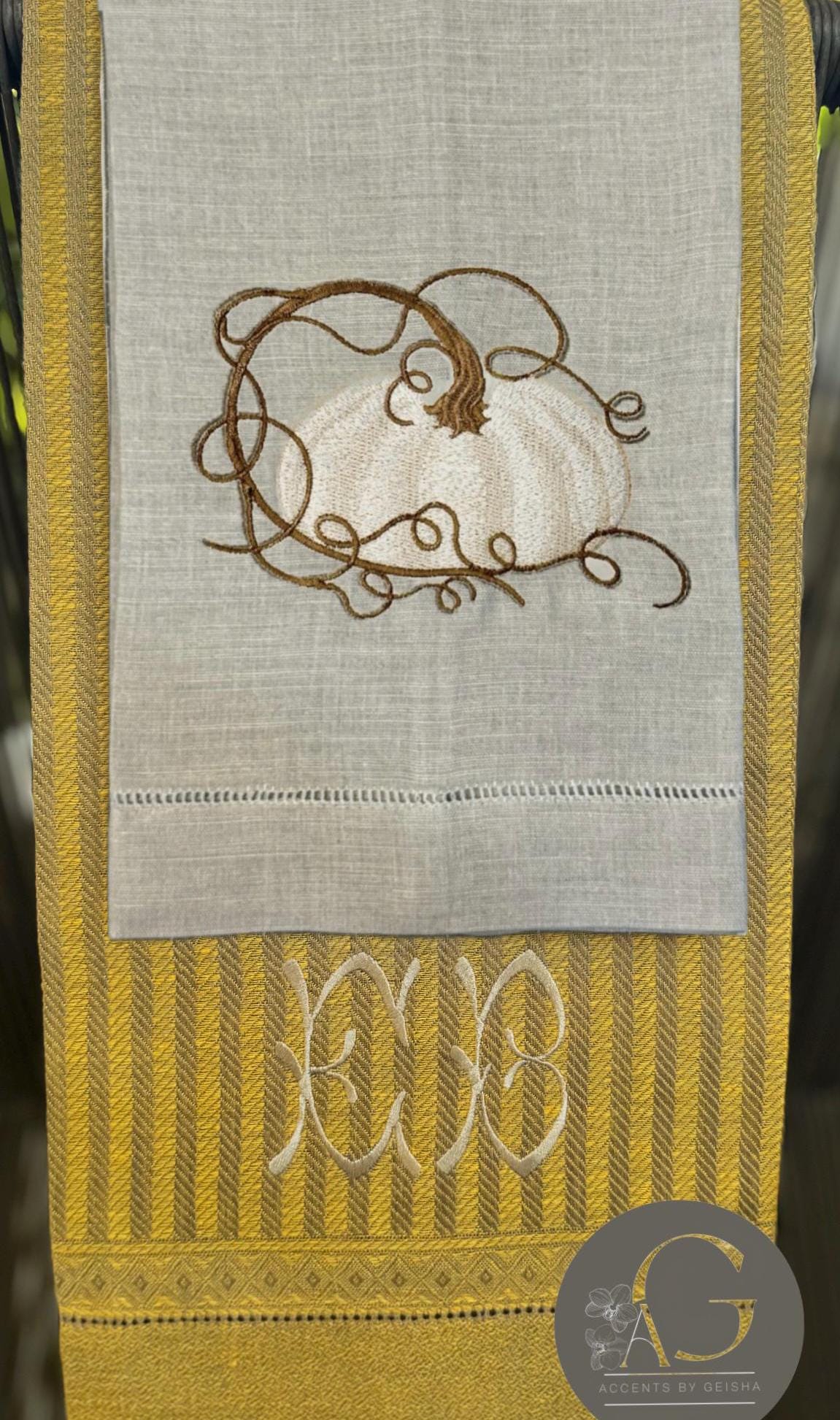 Fall Embroidered Tea Towel/Personalized Tea Towel/ Serving Towel/Pumpkin Towel/Serviettes de toilette/Lin brodée/Monogram/Monogramme,Bain