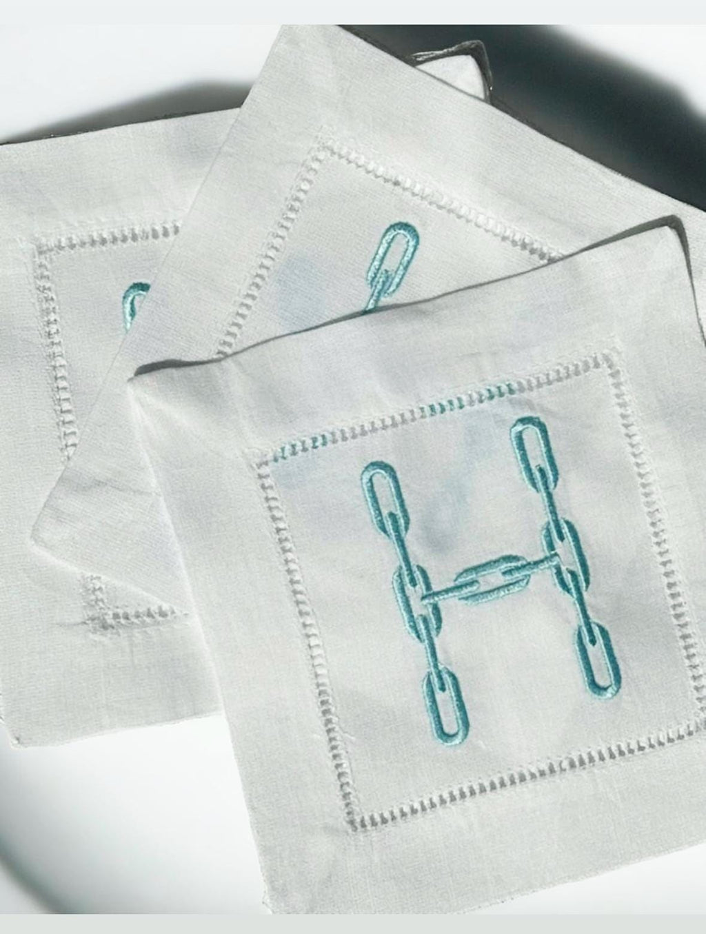 Linen hemstitched Cocktail Napkins Monogram Cocktail Napkin Embroidered Cocktail Napkin/Cocktail brodées Serviette en lin/Aperitivo coasters