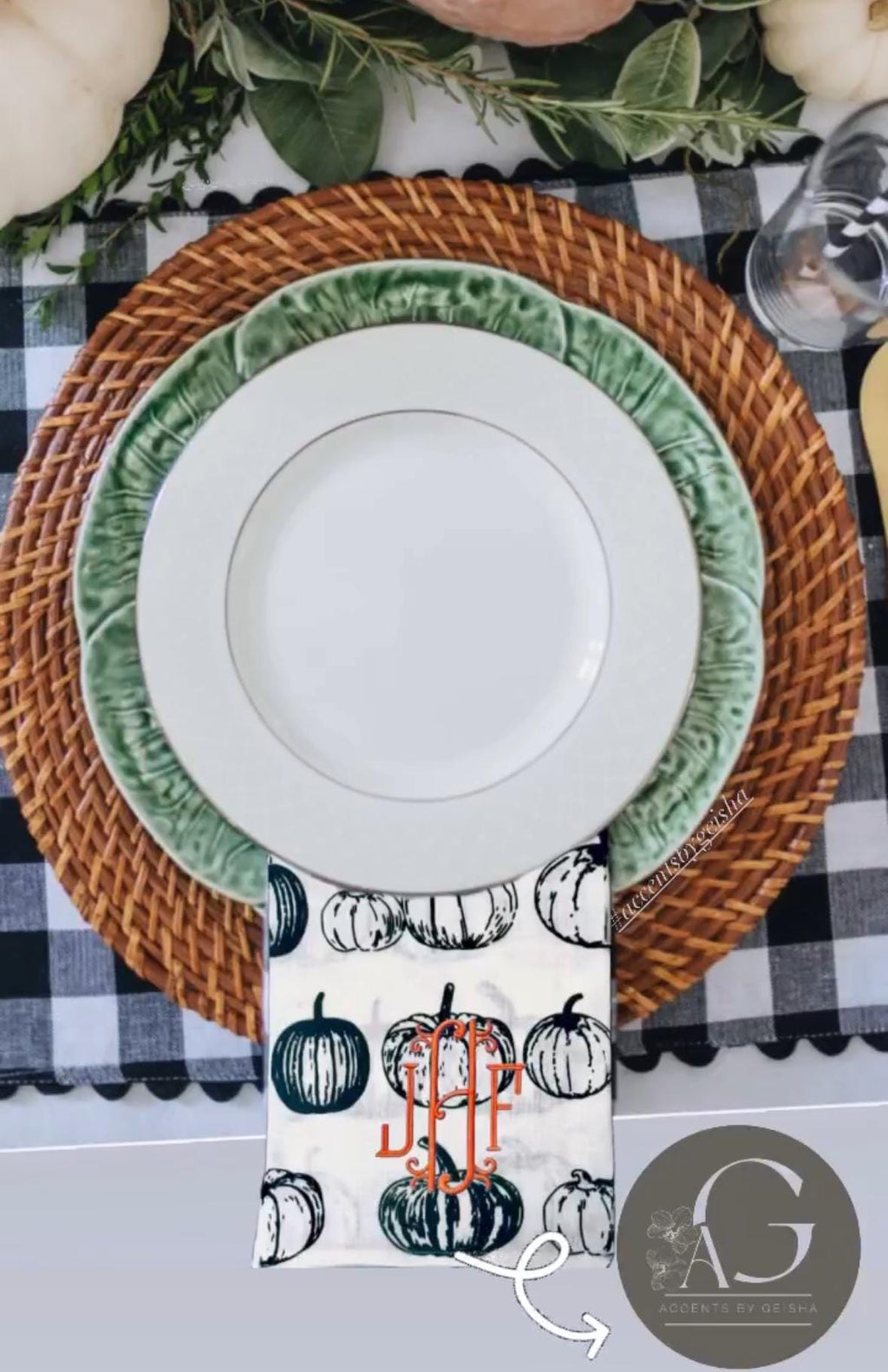 Pumpkin Patch Linen Table Runner: Embroidered Fall Decor
