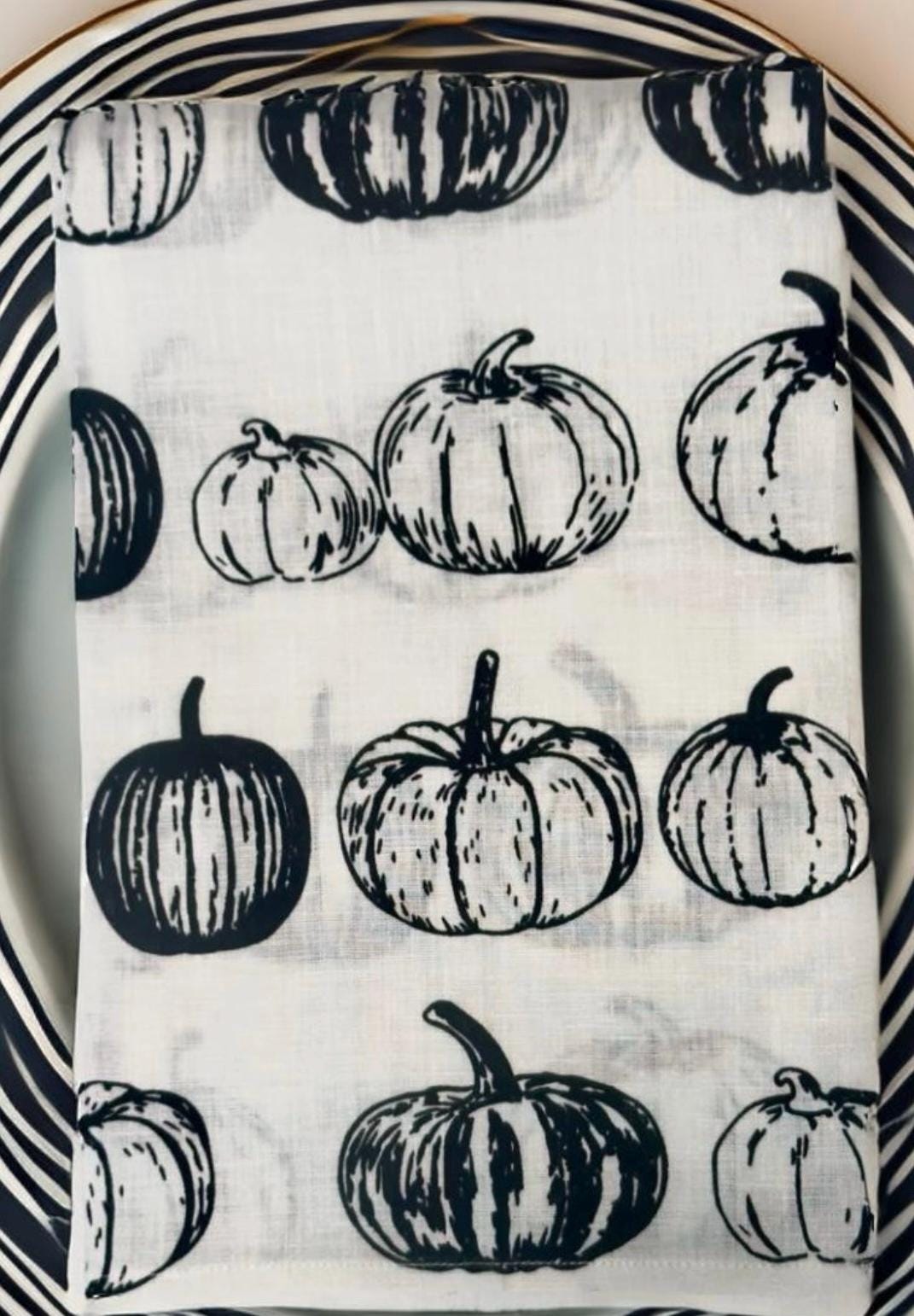Fall personalized pumpkin linen napkin|Linen napkin pumpkin embroidered monogram|Autumn Dinner Napkins|Thanksgiving Decor|Farmhouse decor