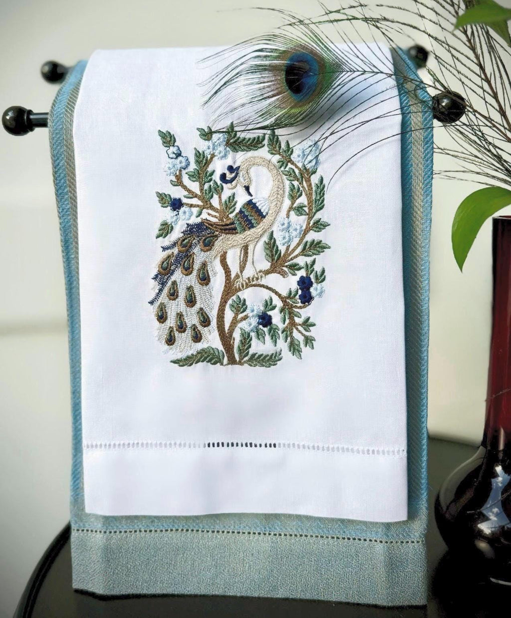 Peacock embroidered hand Towel Linen tea towel Guest Fingertip towel Serviettes de toilette brodée Bain lins
