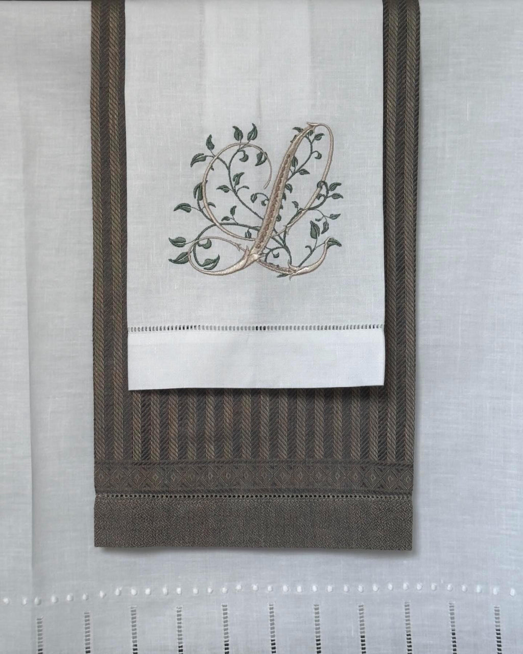 Embroidered linen Towel Personalized tea Towel Monogramed Personalized Tea Towel Serviettes de Toilette brodée personnalisées monogramme