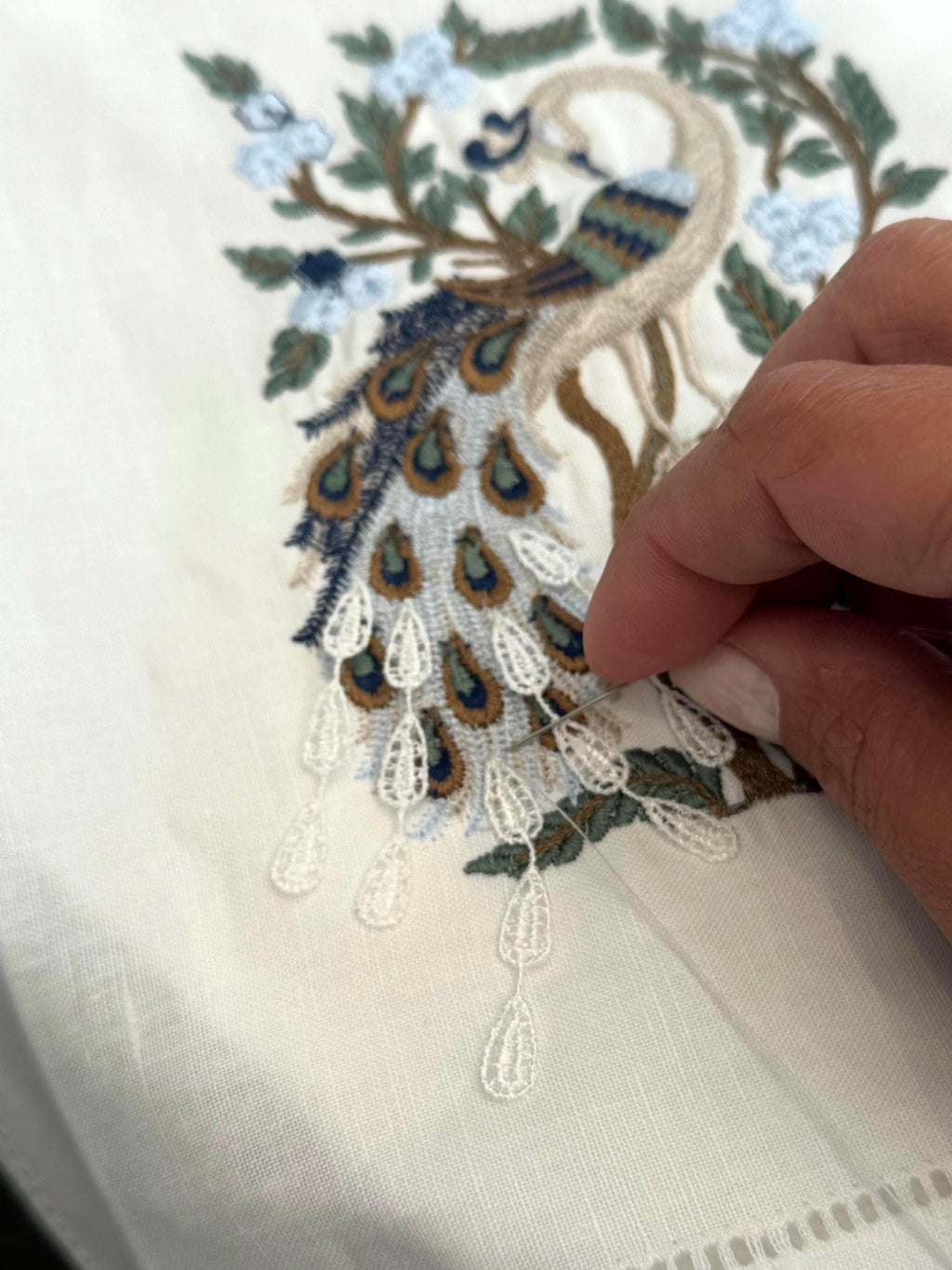 Peacock embroidered hand Towel Linen tea towel Guest Fingertip towel Serviettes de toilette brodée Bain lins
