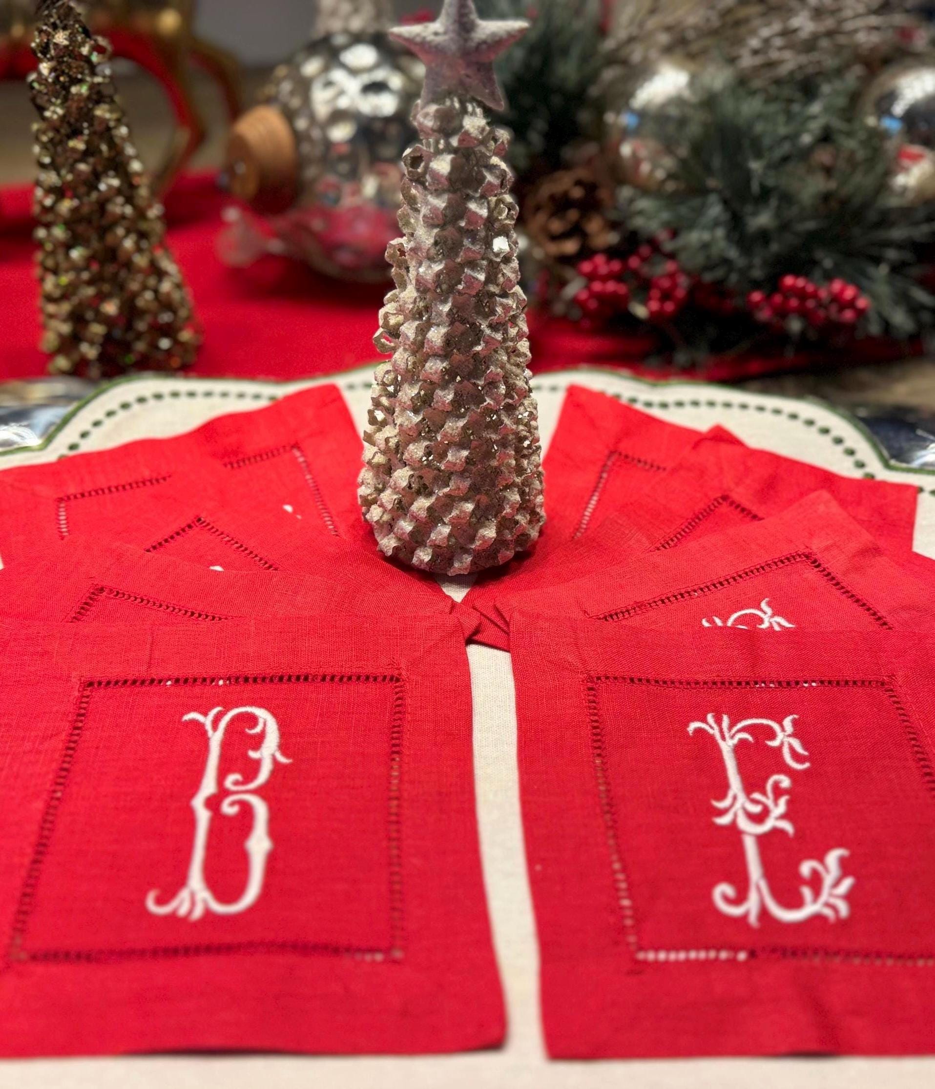 Christmas embroidered cocktail Napkins Linen hemstitched Monogram mistletoe holiday cocktail Napkins brodées Aperitivo hostess gift coasters