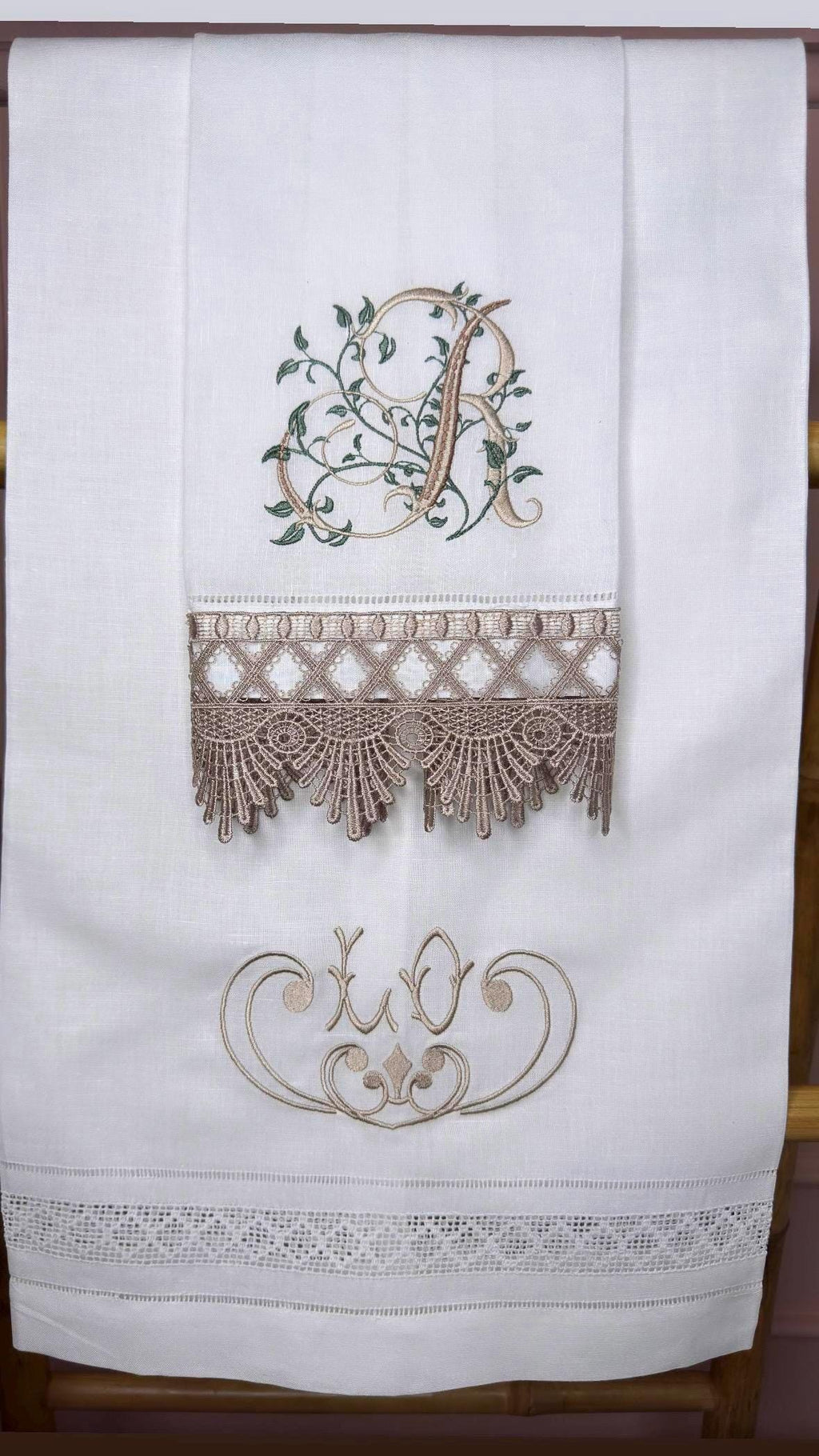 Embroidered linen Towel Personalized tea Towel Monogramed Personalized Tea Towel Serviettes de Toilette brodée personnalisées monogramme