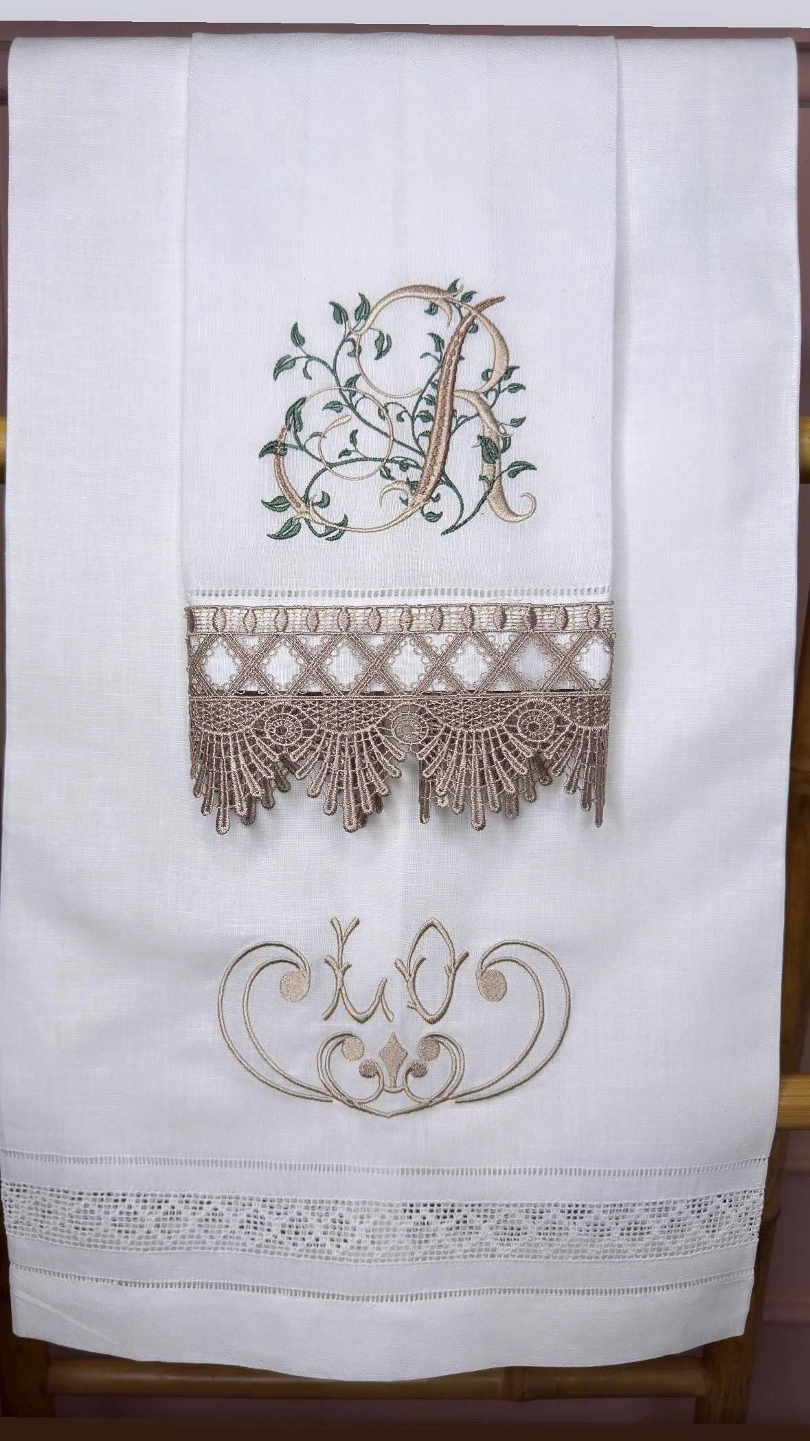 Embroidered linen Towel Personalized tea Towel Monogramed Personalized Tea Towel Serviettes de Toilette brodée personnalisées monogramme