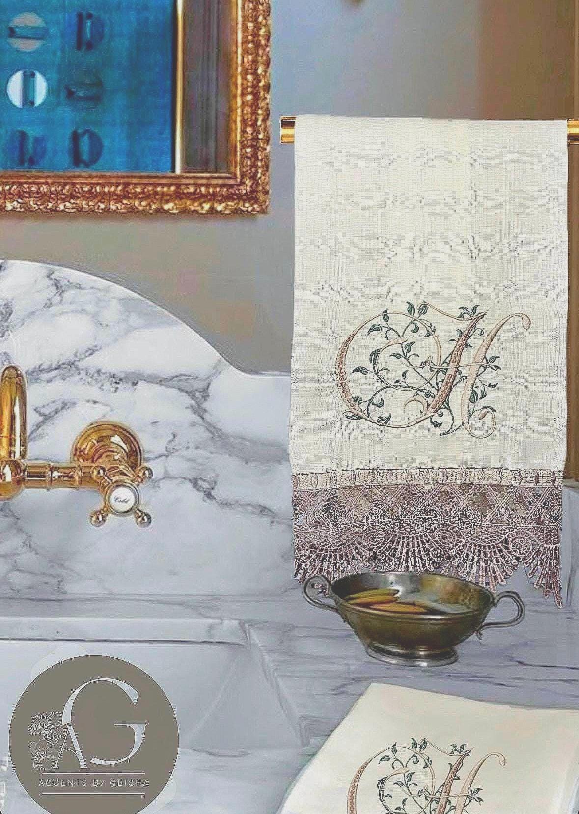 Embroidered linen Towel Personalized tea Towel Monogramed Personalized Tea Towel Serviettes de Toilette brodée personnalisées monogramme