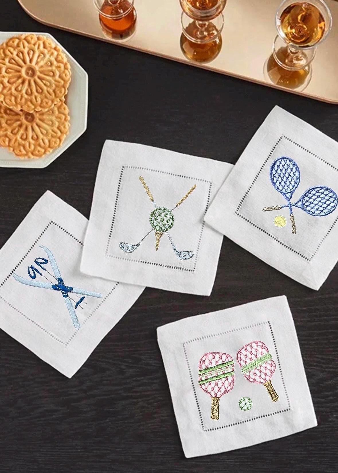 Linen hemstitched Cocktail Napkins Monogram Sports Themed Embroidered Cocktail Napkin Cocktail brodées Serviette en lin Aperitivo coasters