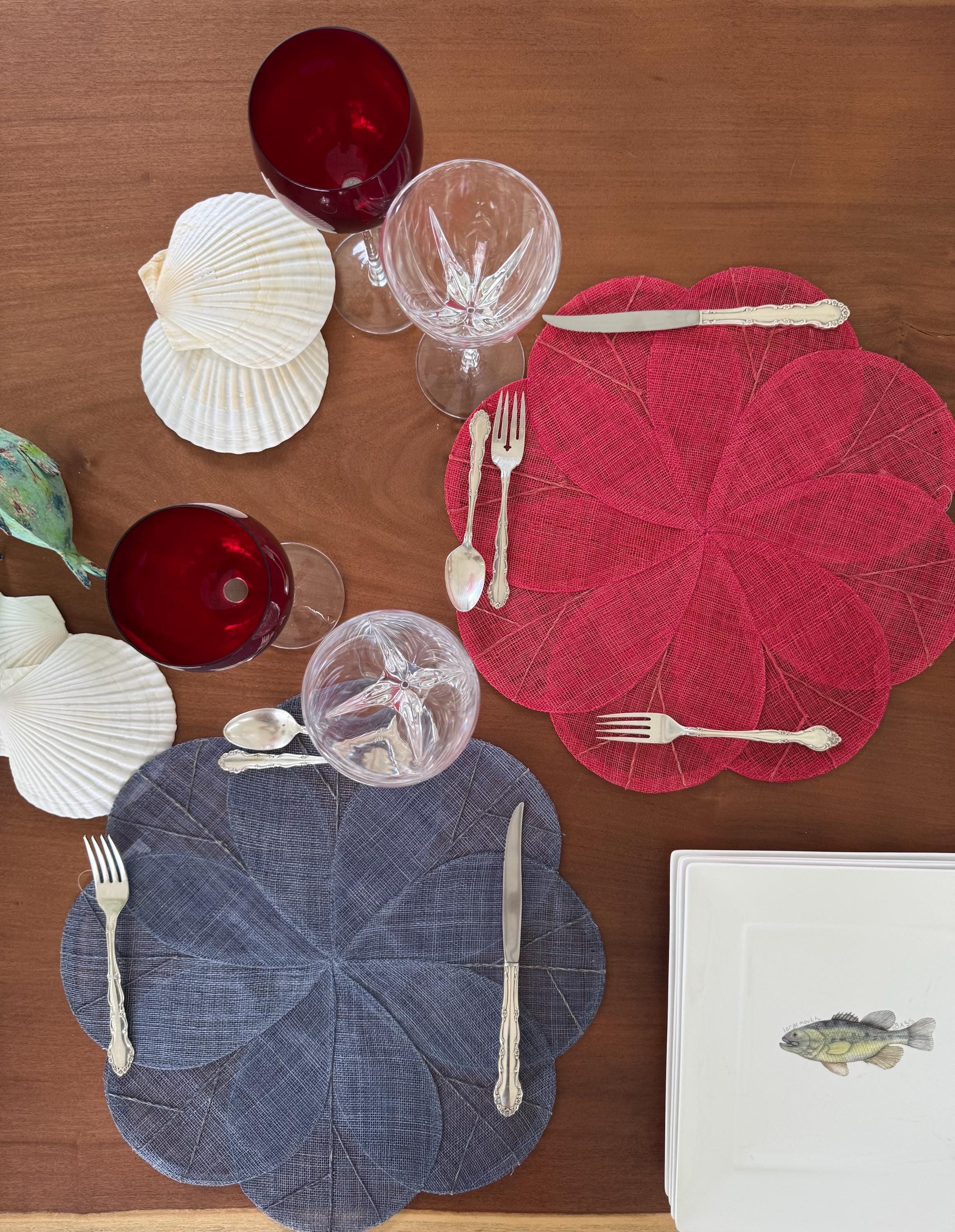 Placemats Natural Fibers round flower design woven fibers placemats