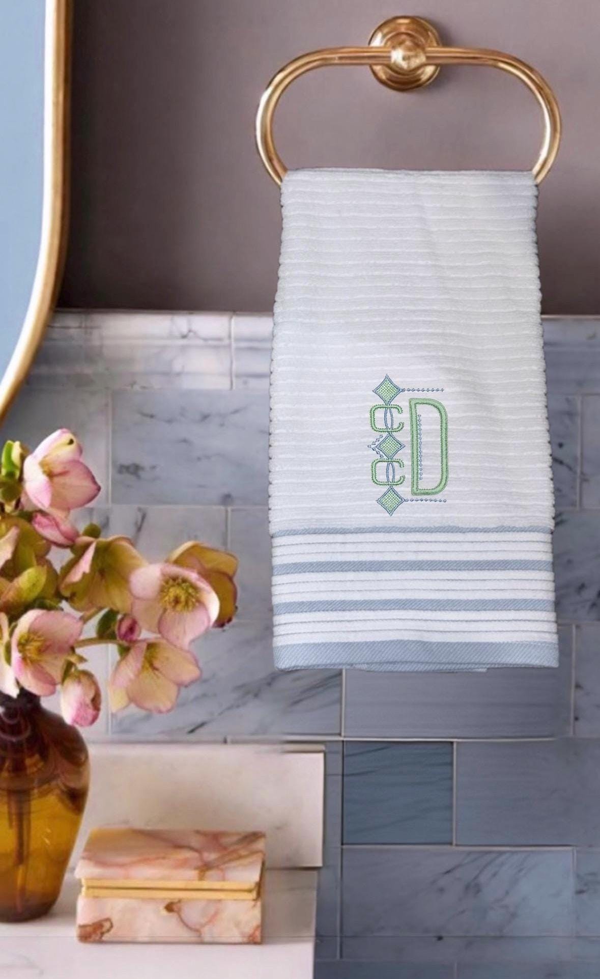 Embroidered Personalized Terry Hand Towel/Personalized Hand Towel/Bathroom Towel/ Bathroom Decor/Servierttes de toilette/Brodée/Bain