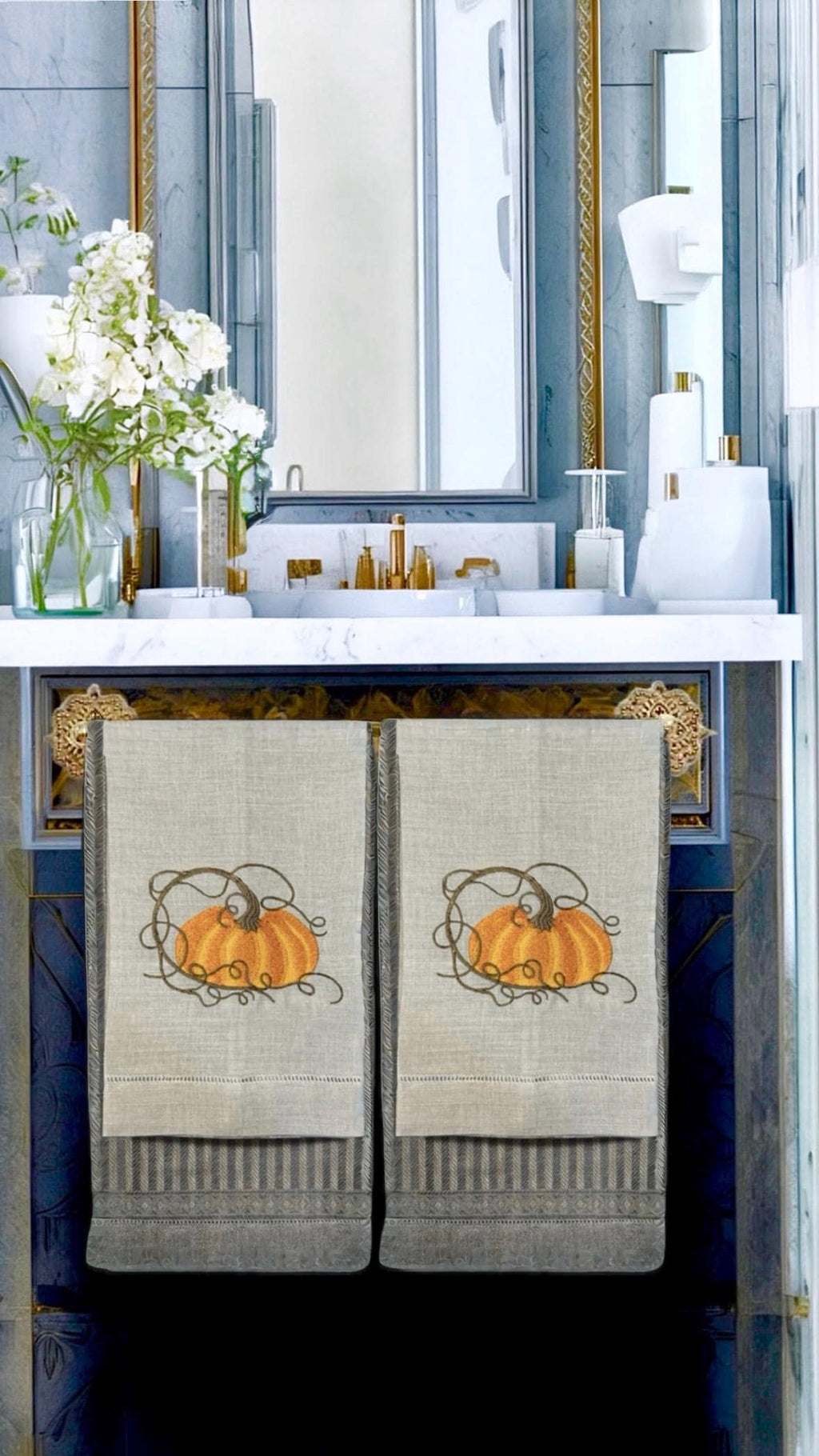 Fall Embroidered Tea Towel/Personalized Tea Towel/ Serving Towel/Pumpkin Towel/Serviettes de toilette/Lin brodée/Monogram/Monogramme,Bain