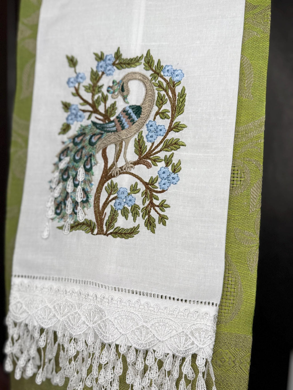 Peacock embroidered hand Towel Linen tea towel Guest Fingertip towel Serviettes de toilette brodée Bain lins