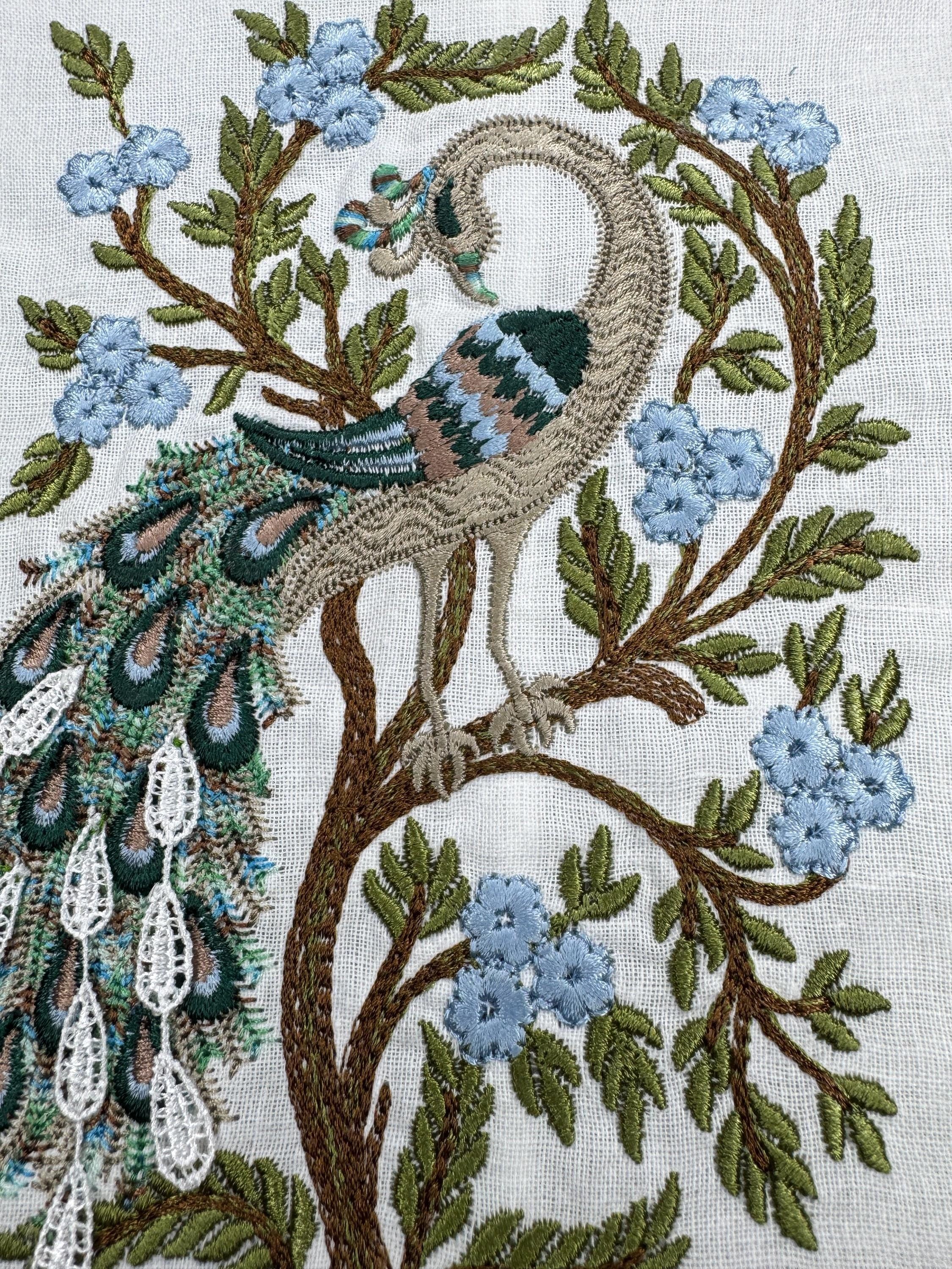 Peacock embroidered hand Towel Linen tea towel Guest Fingertip towel Serviettes de toilette brodée Bain lins