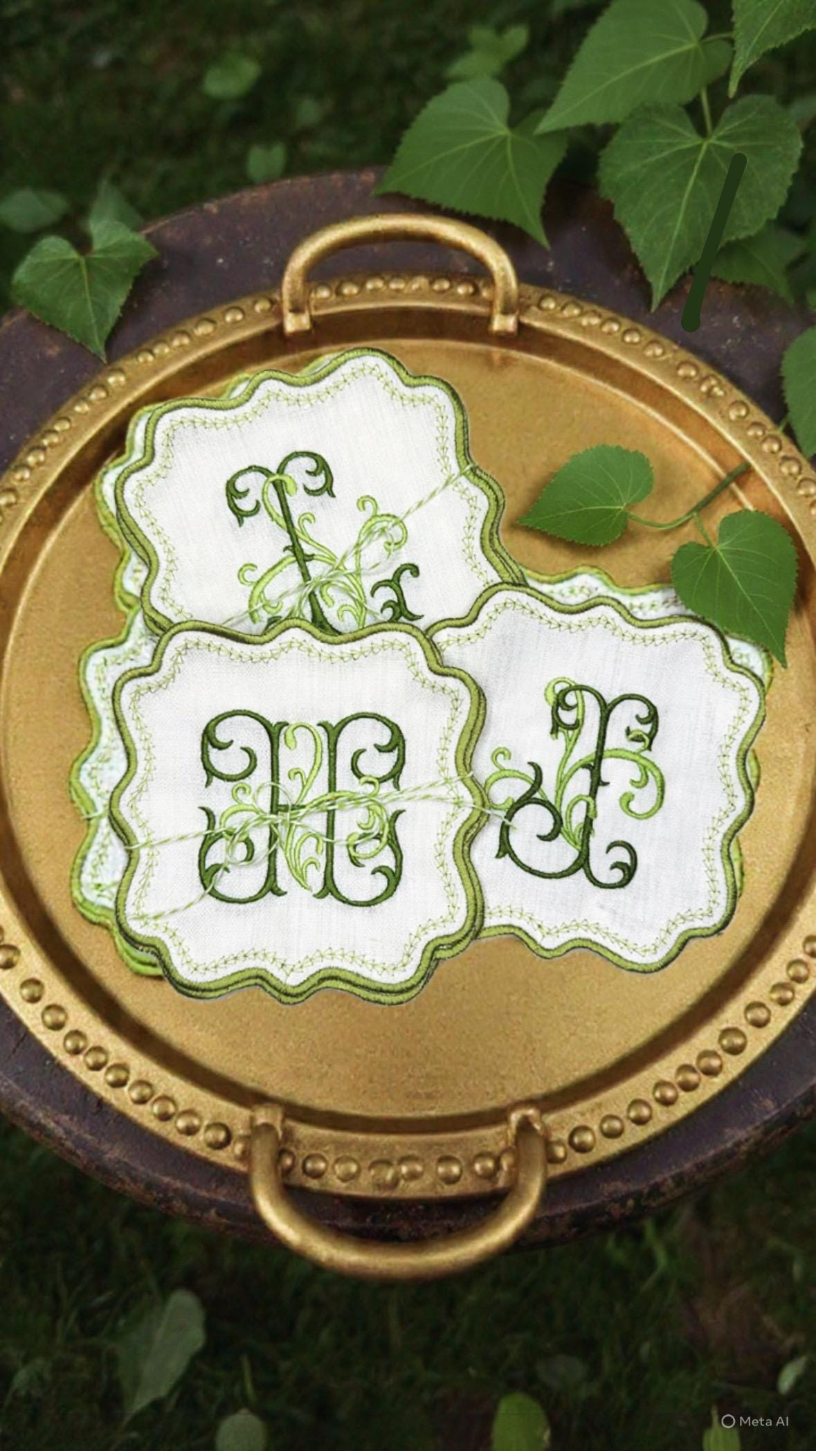 Monogrammed Scalloped Edge Cocktail Napkins Coasters housewarming Embroidered host gift brodées Serviette en lin Aperitivo coasters