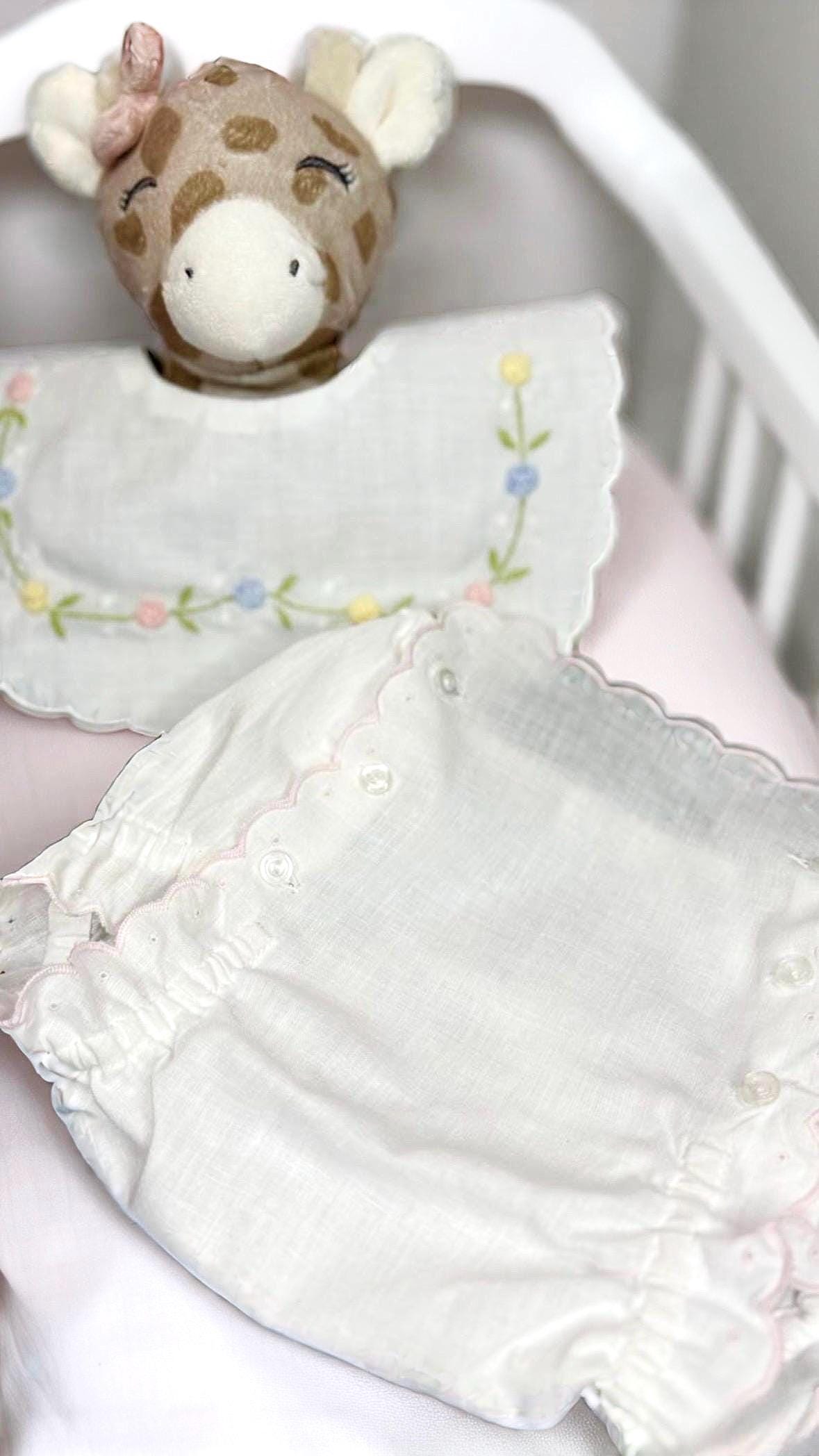 Monogrammed Baby Bloomers Personalized Baby Bloomers Diaper Cover scalloped Monogrammed Baby Diaper Cover