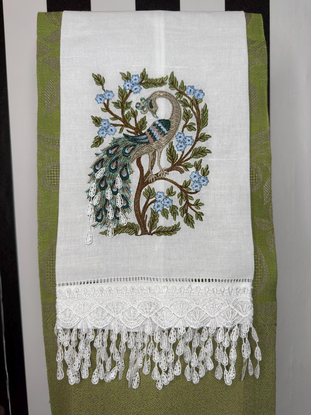 Peacock embroidered hand Towel Linen tea towel Guest Fingertip towel Serviettes de toilette brodée Bain lins