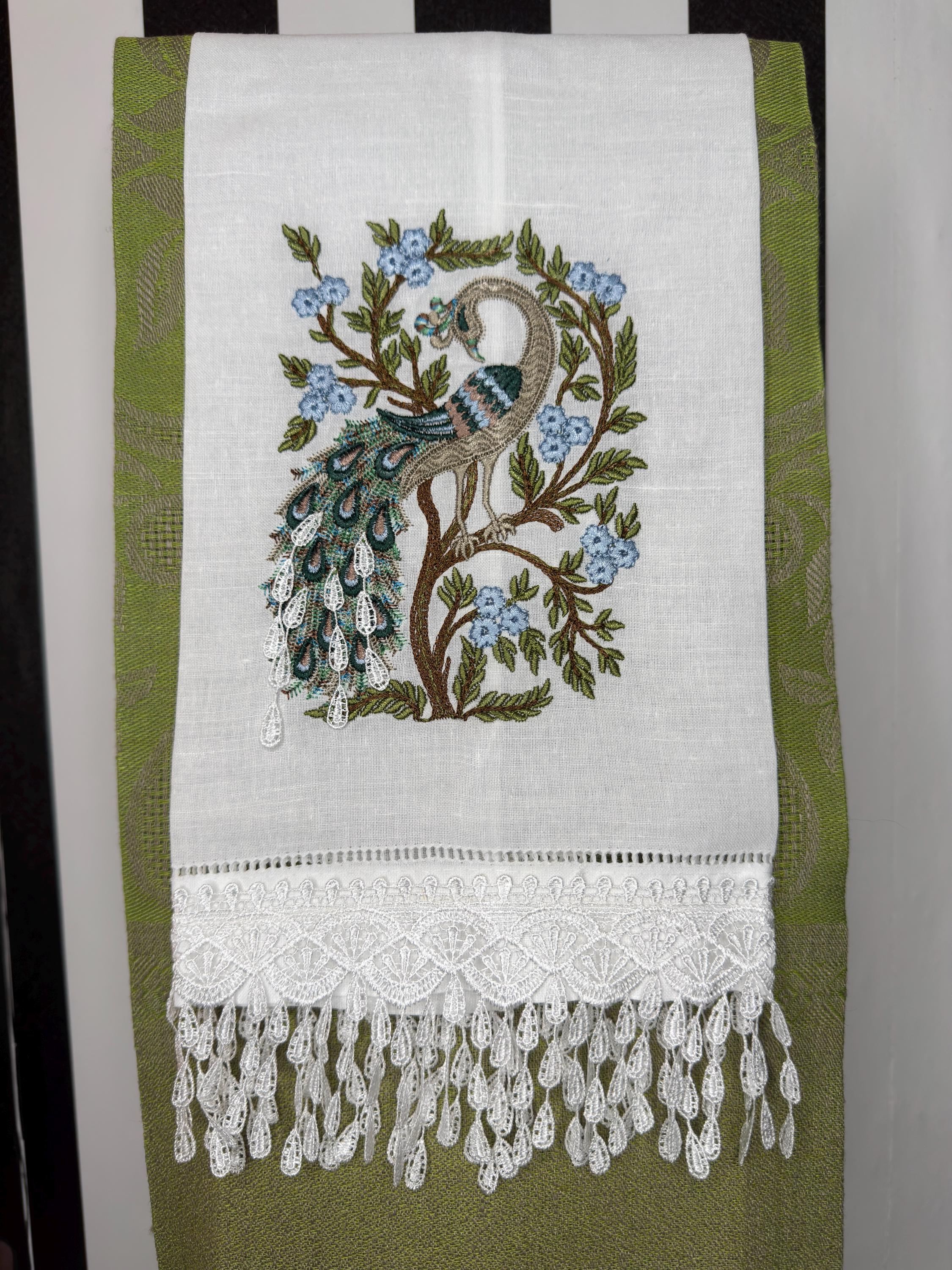 Peacock embroidered hand Towel Linen tea towel Guest Fingertip towel Serviettes de toilette brodée Bain lins