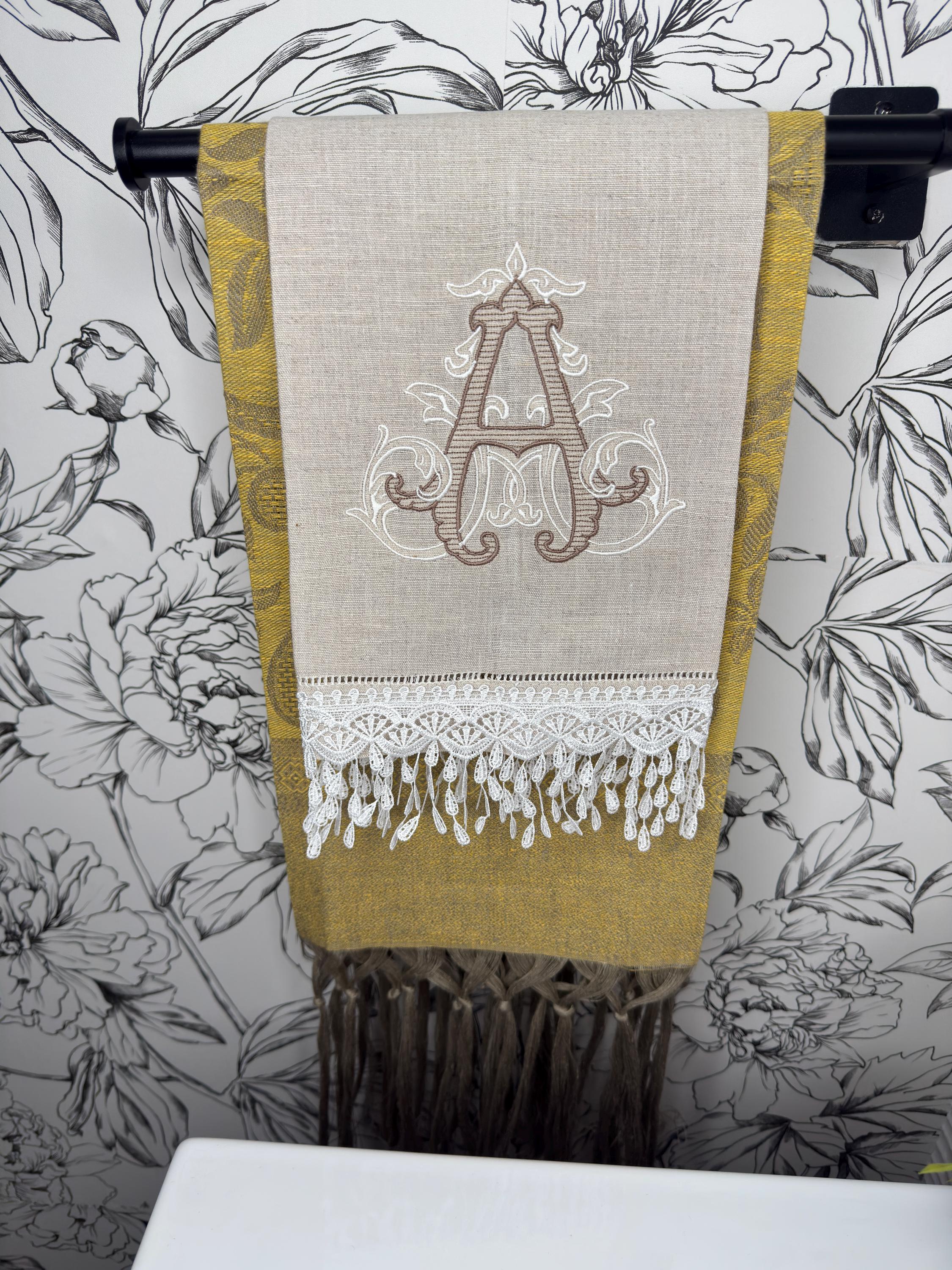 Embroidered monogram Towel personalized fingertip Towel Serviettes de Toilette brodée personnalisées monogramme