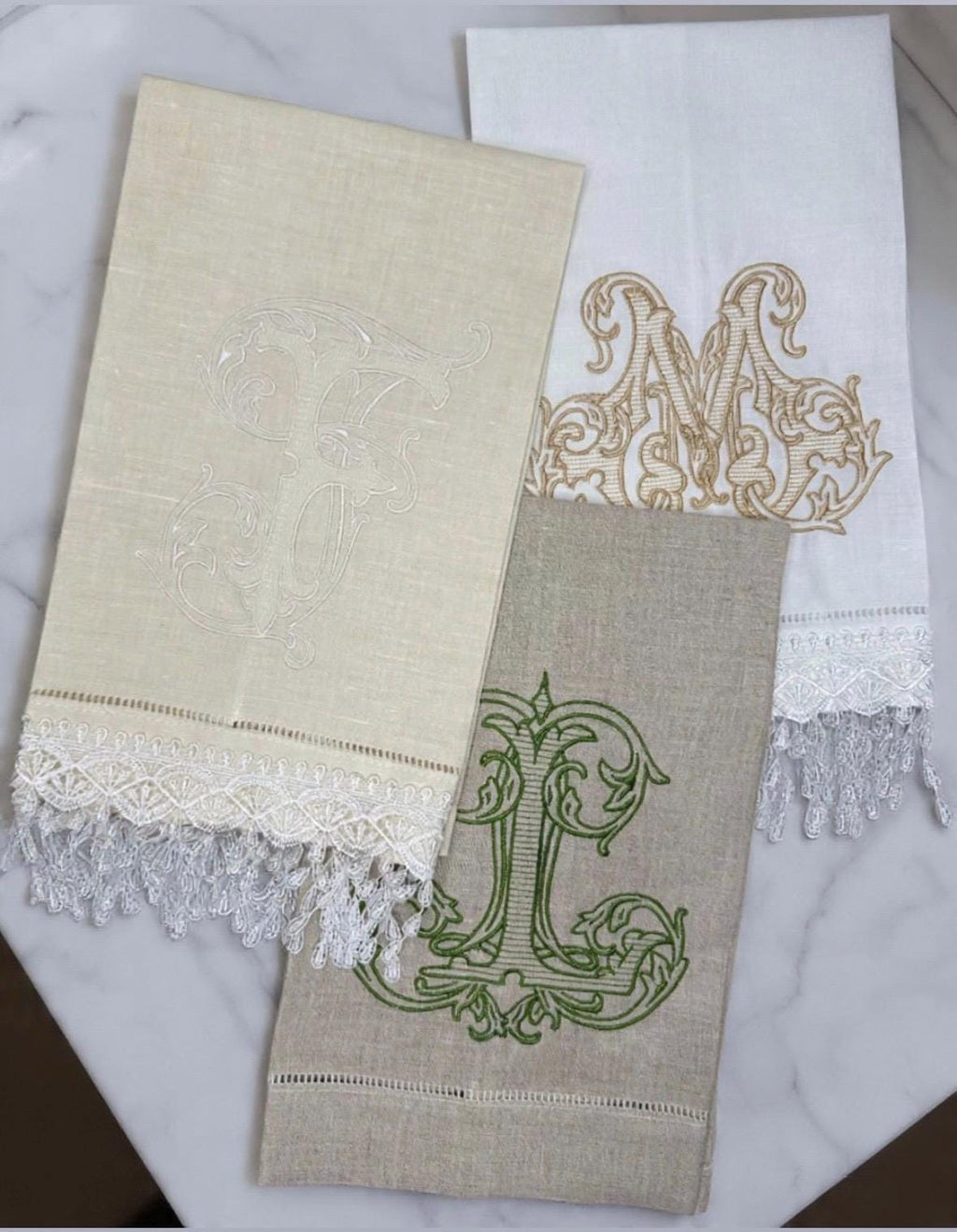 Embroidered monogram Towel personalized fingertip Towel Serviettes de Toilette brodée personnalisées monogramme