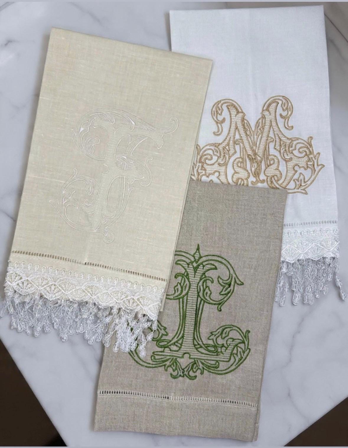 Embroidered monogram Towel personalized fingertip Towel Serviettes de Toilette brodée personnalisées monogramme