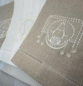 Embroidered Personalized Towel Monogramed fingertip linenTowel roses embroidery Serviettes de Toilette brodée personnalisées monogramme