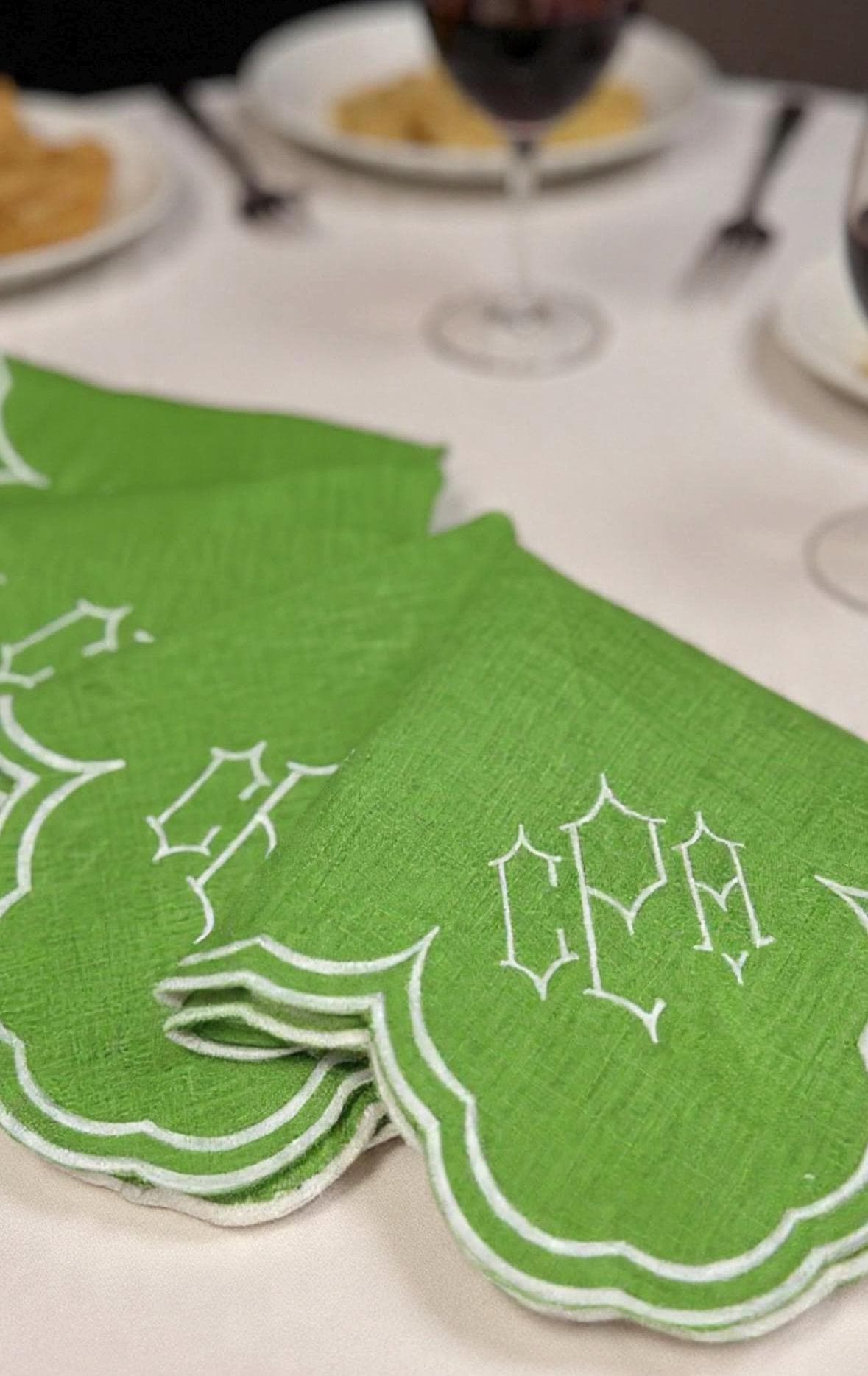 Placemats Linen Embroidered apple green scalloped rectangular placemats & Linen Napkins Set table top decor place setting