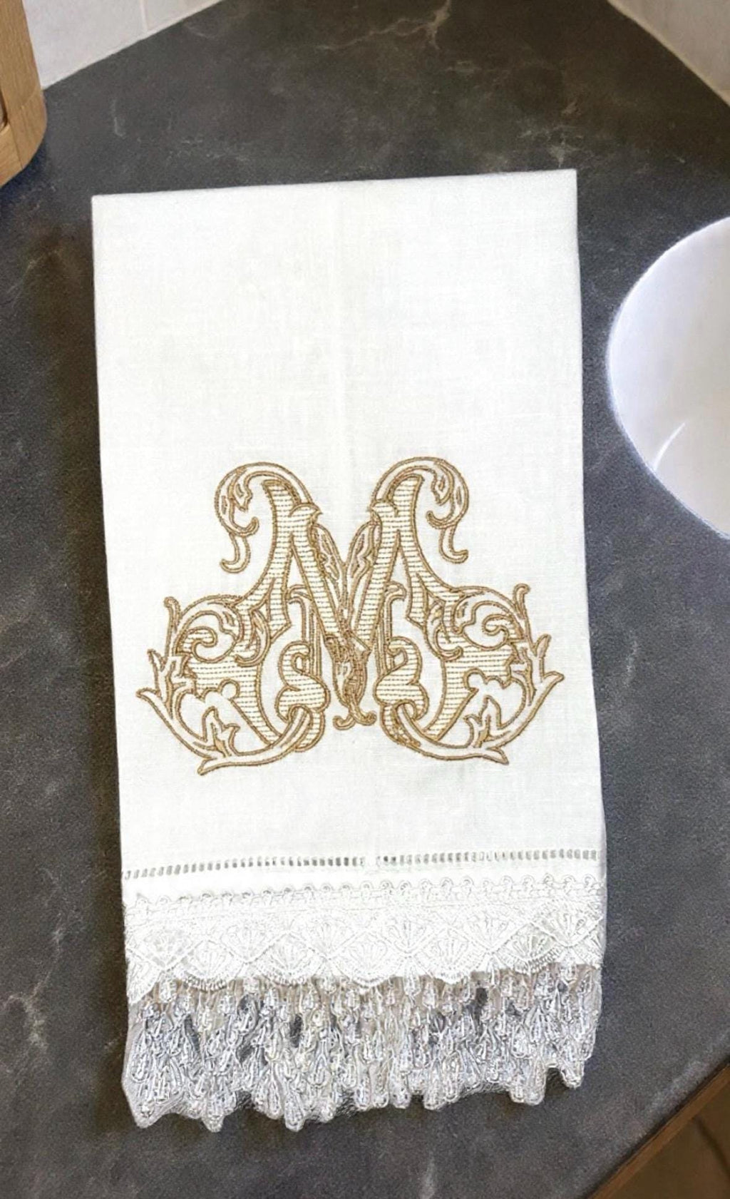 Embroidered monogram Towel personalized fingertip Towel Serviettes de Toilette brodée personnalisées monogramme