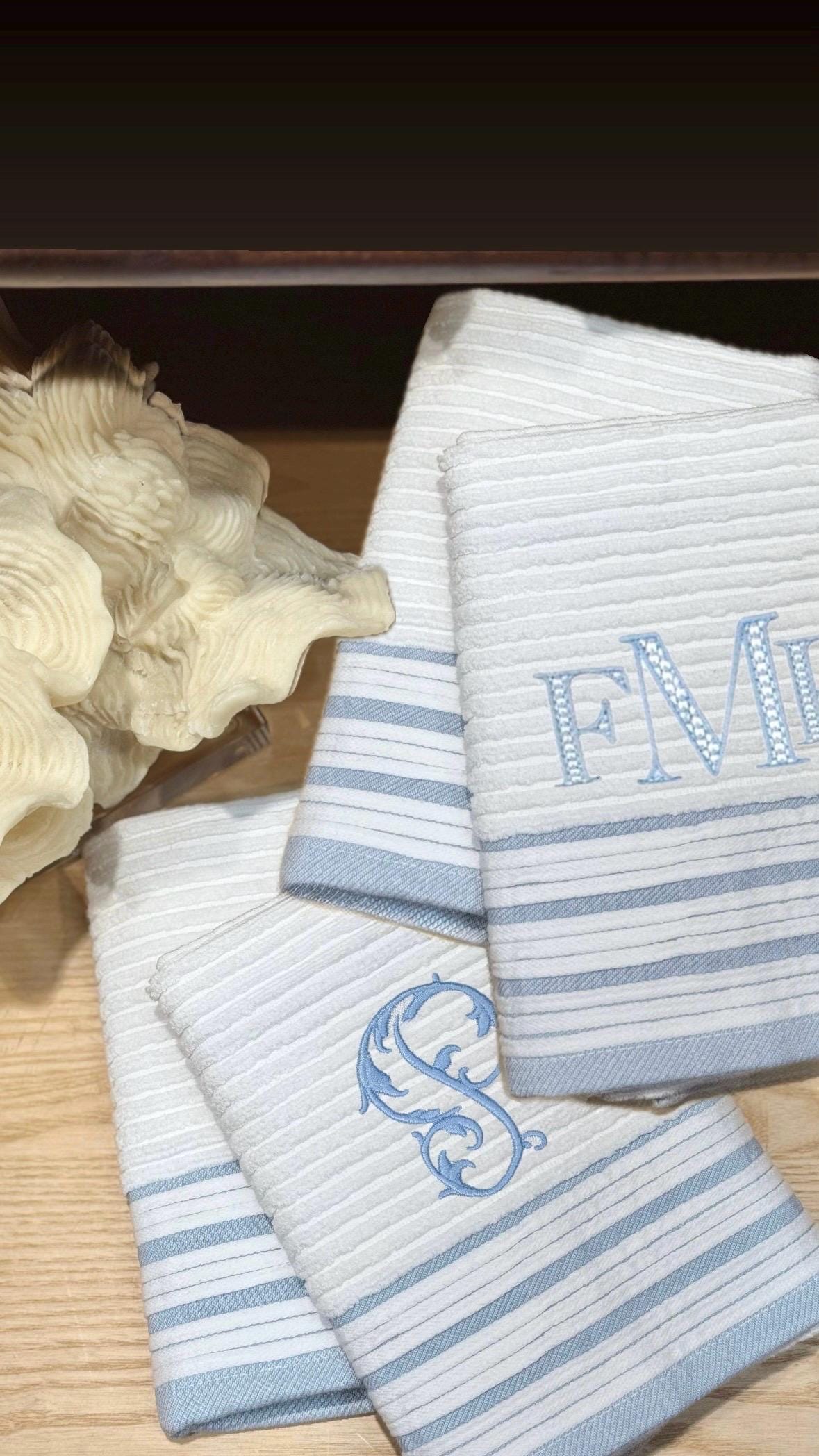 Embroidered Personalized Terry Hand Towel/Personalized Hand Towel/Bathroom Towel/ Bathroom Decor/Servierttes de toilette/Brodée/Bain