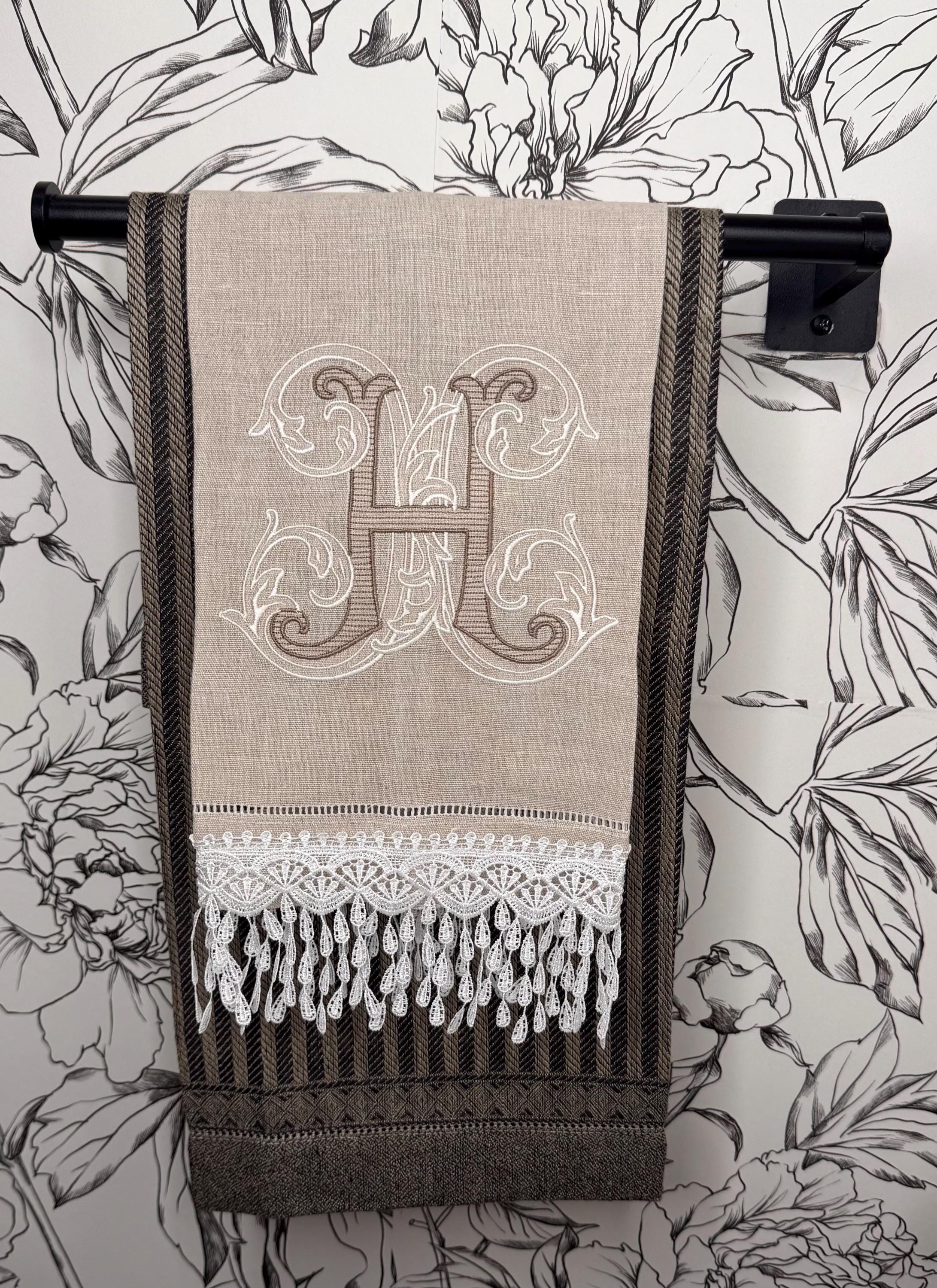 Embroidered monogram Towel personalized fingertip Towel Serviettes de Toilette brodée personnalisées monogramme