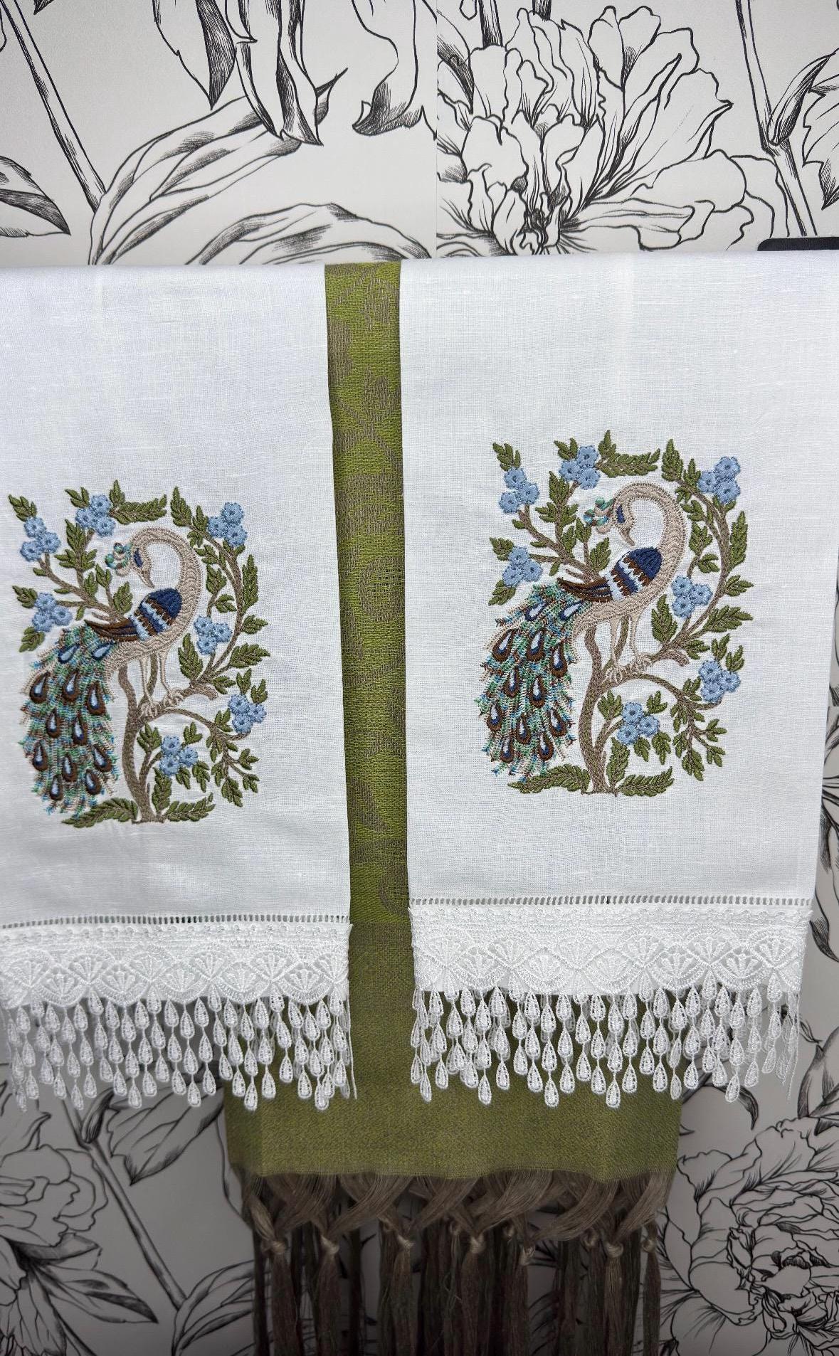 Peacock embroidered hand Towel Linen tea towel Guest Fingertip towel Serviettes de toilette brodée Bain lins