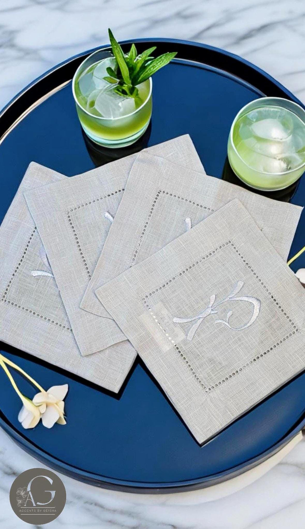 Linen hemstitched Cocktail Napkins Monogram Cocktail Napkin Embroidered Cocktail Napkin/Cocktail brodées Serviette en lin/Aperitivo coasters