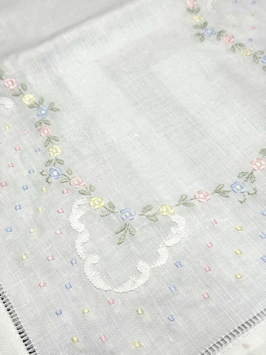 Personalized linen napkin  pastel colors Roses and dots embroidered linen Placemat Spring Dinner Napkins Easter holiday