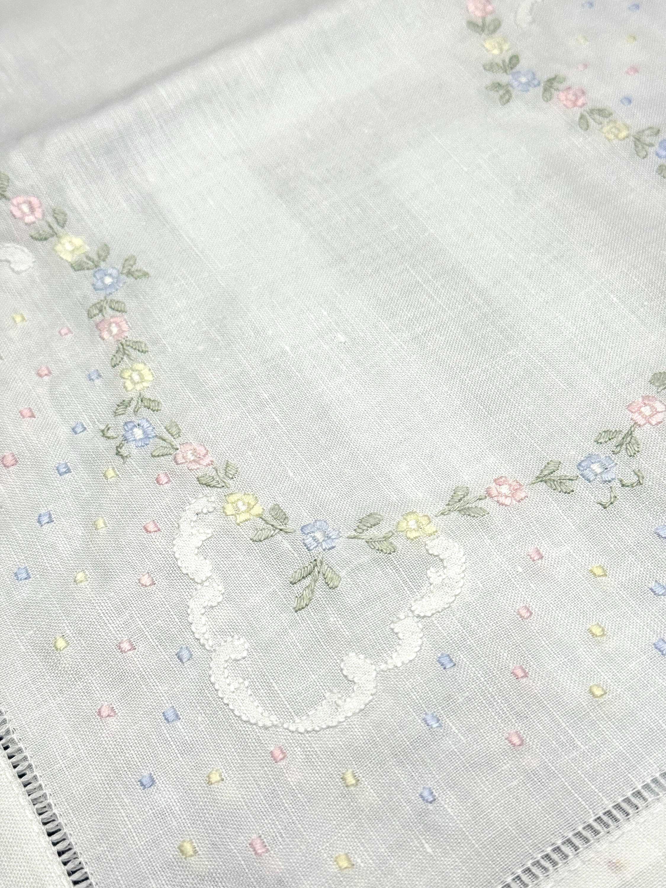 Personalized linen napkin  pastel colors Roses and dots embroidered linen Placemat Spring Dinner Napkins Easter holiday