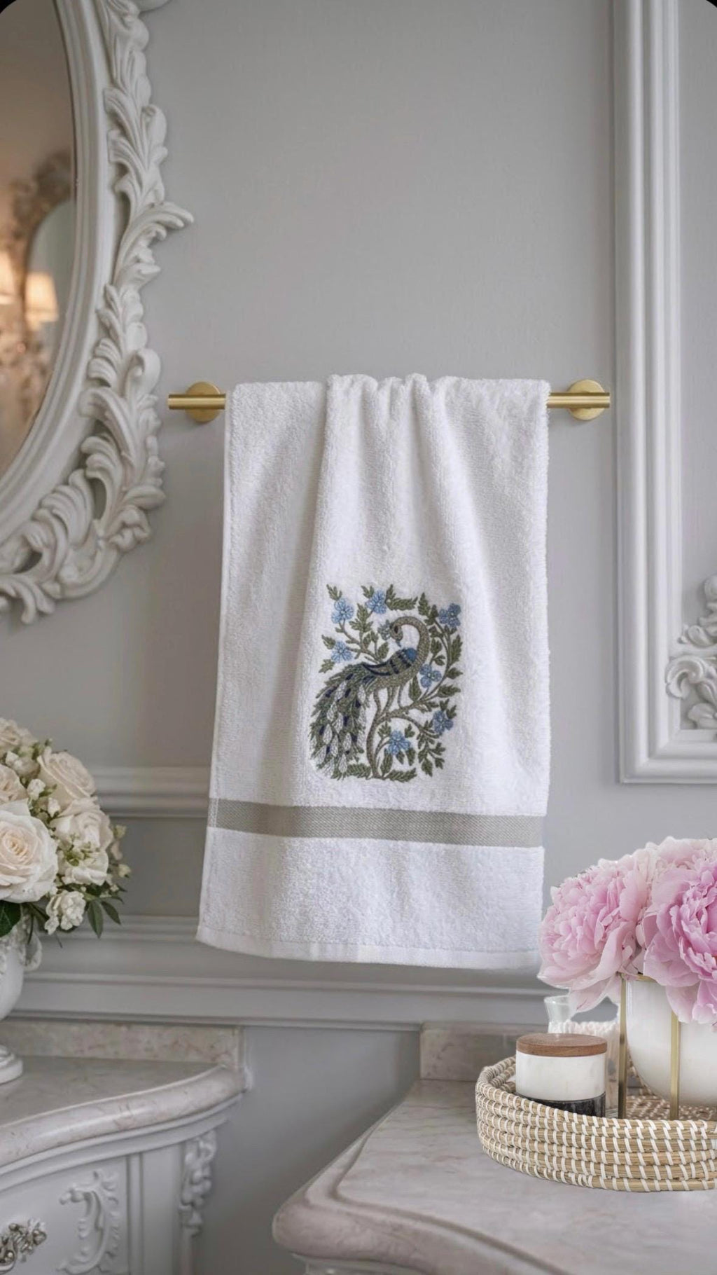 Peacock embroidered hand Towel Linen tea towel Guest Fingertip towel Serviettes de toilette brodée Bain lins